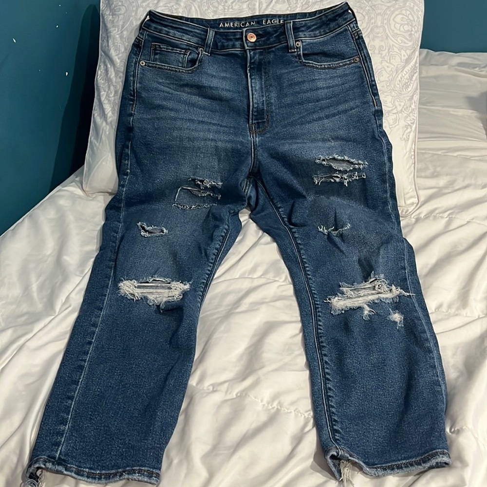 American Eagle size 8 short.mom Jean.